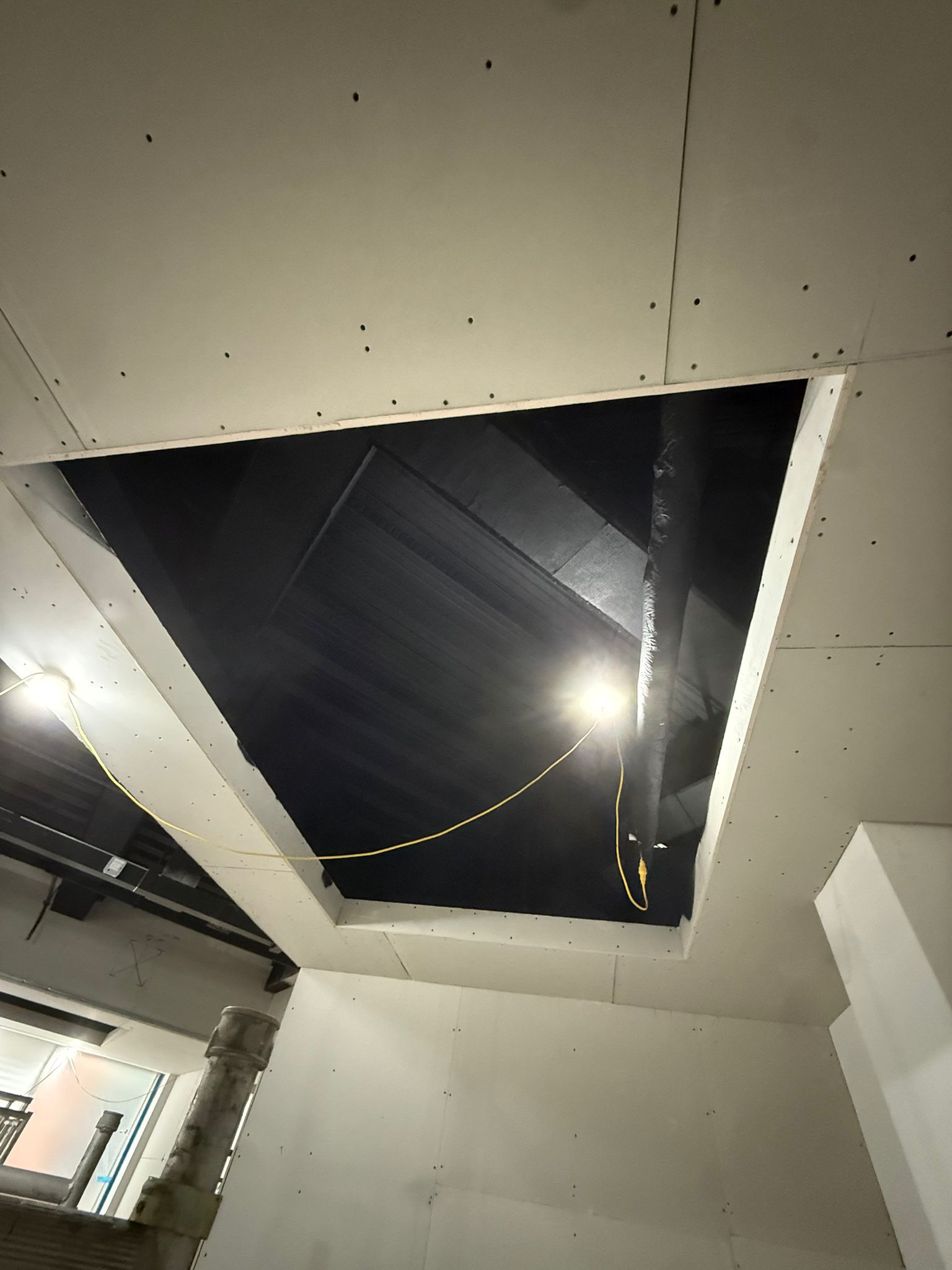 SAS 600 feature ceilings with lighting